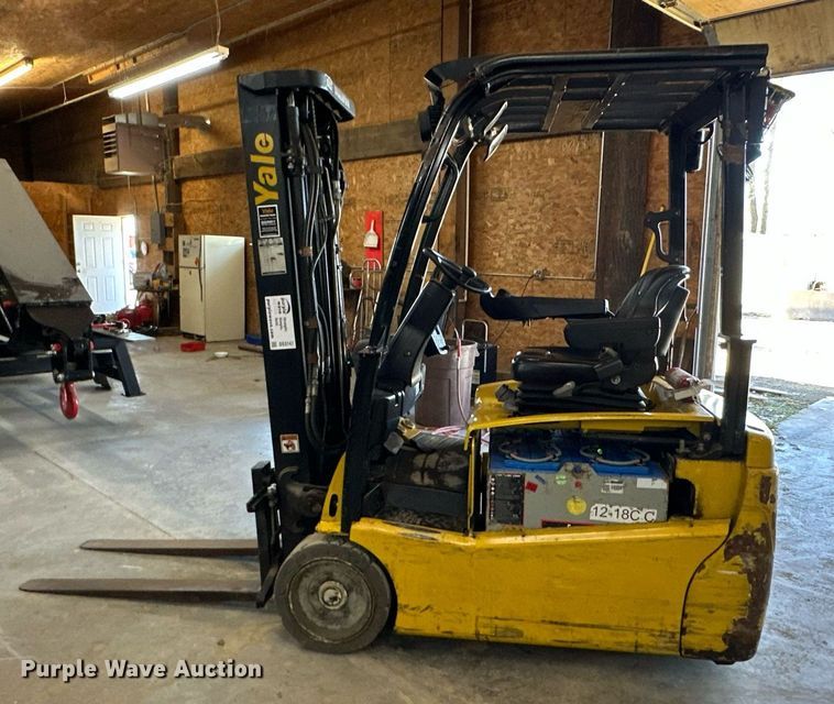 image for item DS3147 Yale forklift