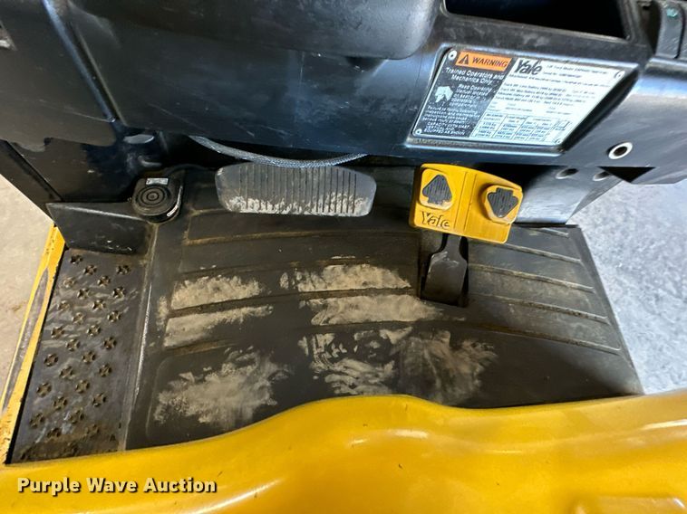 image for item DS3147 Yale forklift