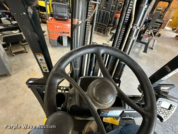 image for item DS3147 Yale forklift