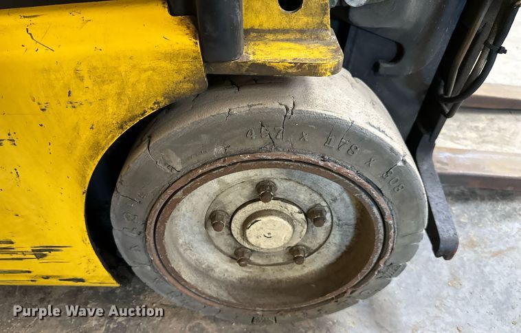 image for item DS3147 Yale forklift