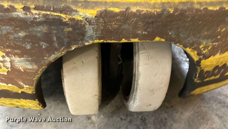 image for item DS3147 Yale forklift