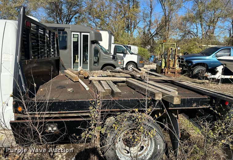 image for item DS3208 2008 Ford F450 Super Duty Crew Cab flatbed truck