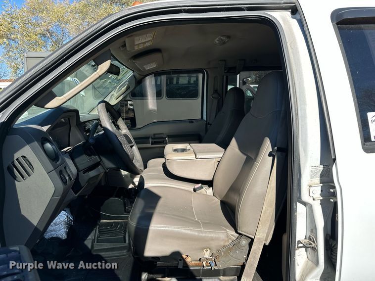 image for item DS3208 2008 Ford F450 Super Duty Crew Cab flatbed truck