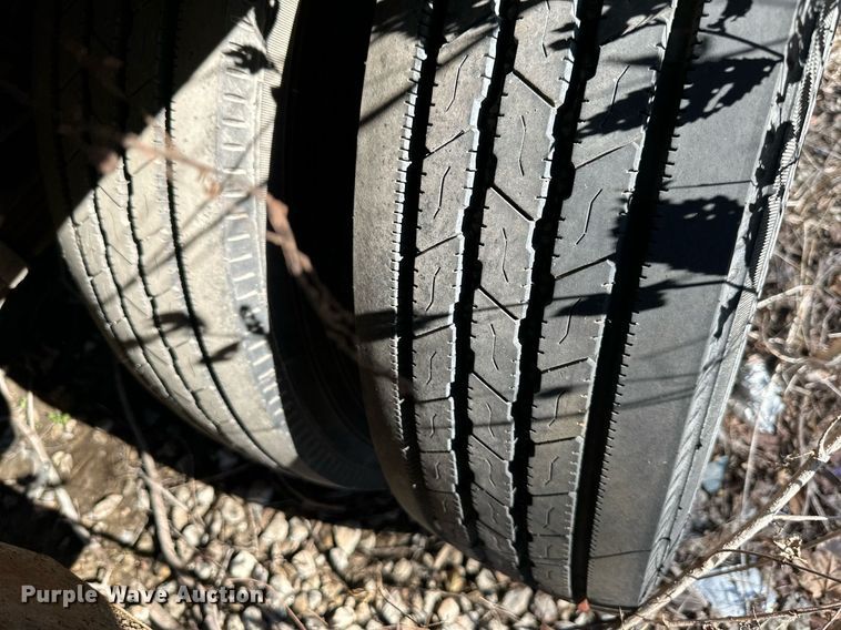 image for item DS3208 2008 Ford F450 Super Duty Crew Cab flatbed truck