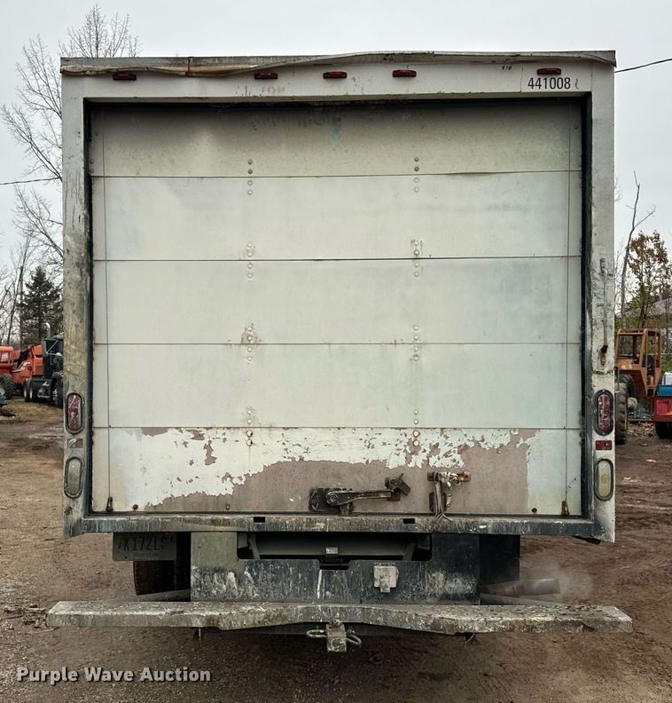 image for item DT2214 2004 GMC Savana G3500 box truck