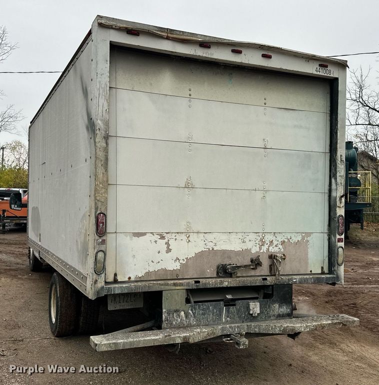 image for item DT2214 2004 GMC Savana G3500 box truck