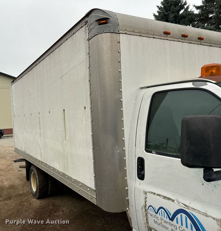 image for item DT2214 2004 GMC Savana G3500 box truck