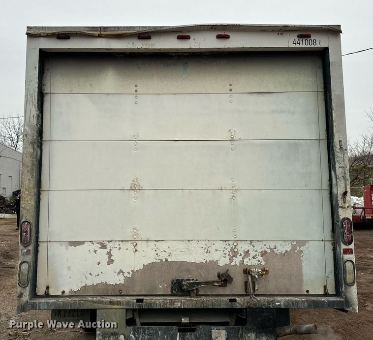 image for item DT2214 2004 GMC Savana G3500 box truck