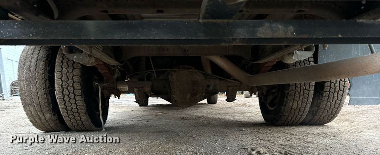 image for item DT2214 2004 GMC Savana G3500 box truck