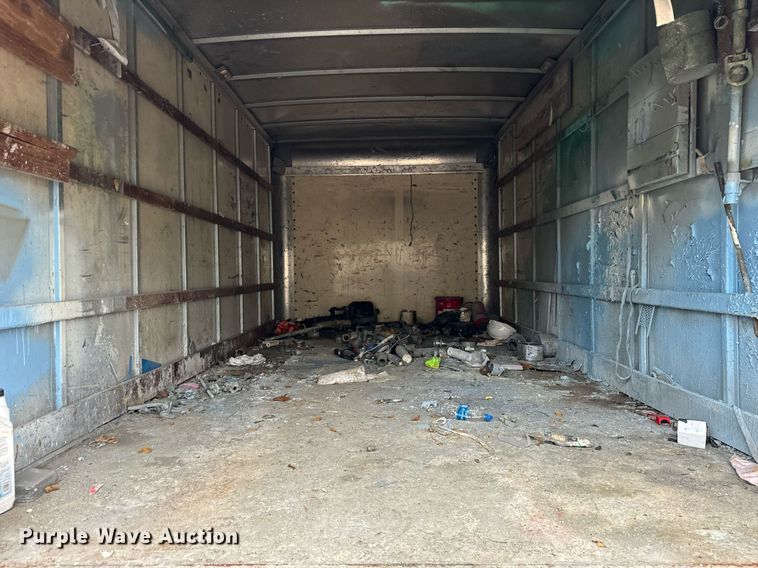 image for item DT2214 2004 GMC Savana G3500 box truck