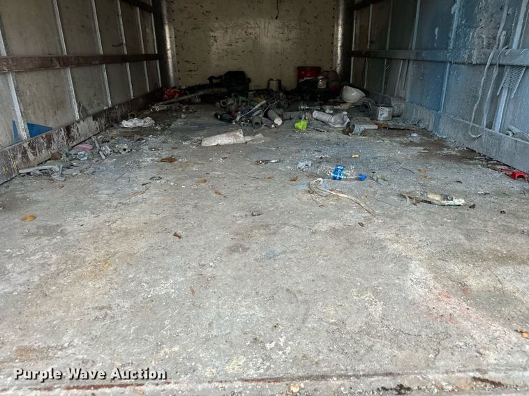 image for item DT2214 2004 GMC Savana G3500 box truck