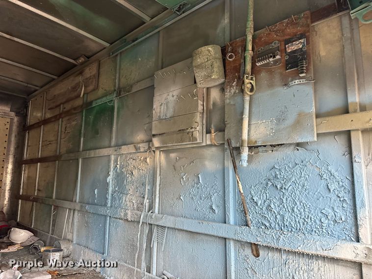 image for item DT2214 2004 GMC Savana G3500 box truck