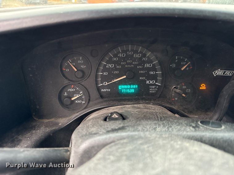 image for item DT2214 2004 GMC Savana G3500 box truck