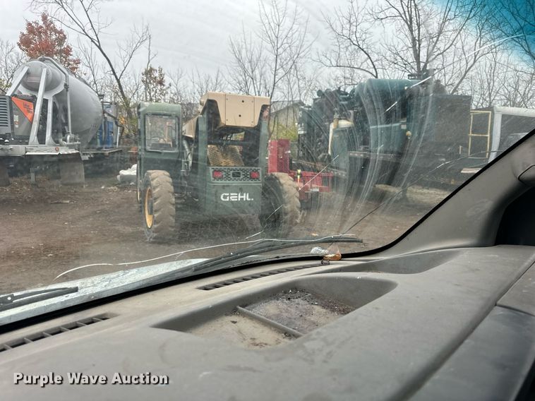 image for item DT2214 2004 GMC Savana G3500 box truck