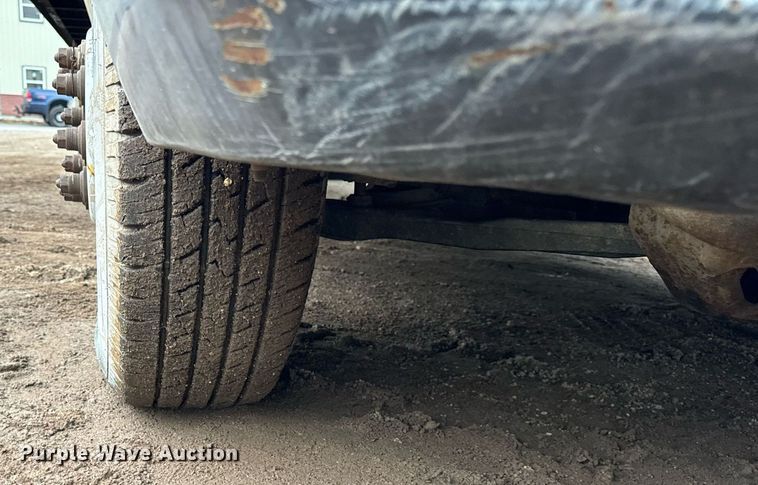 image for item DT2214 2004 GMC Savana G3500 box truck