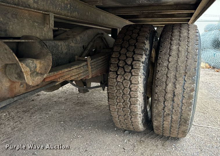 image for item DT2214 2004 GMC Savana G3500 box truck