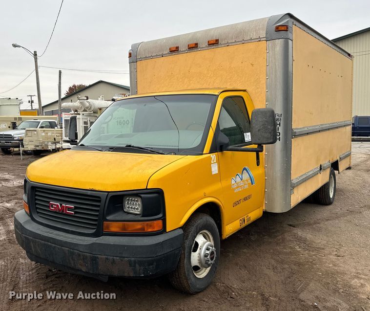 image for item DT2215 2007 GMC Savana G3500 box truck