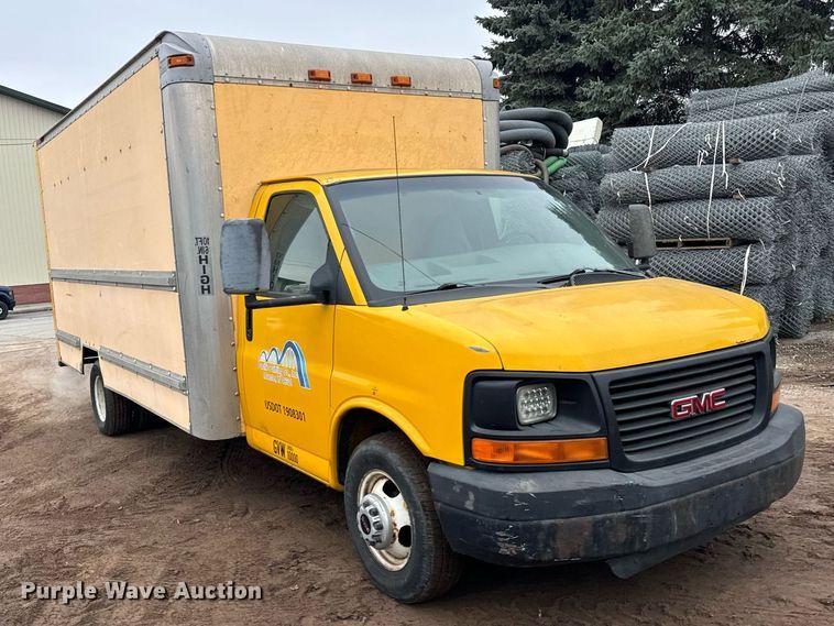 image for item DT2215 2007 GMC Savana G3500 box truck