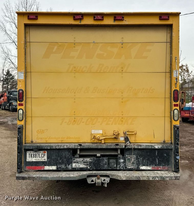 image for item DT2215 2007 GMC Savana G3500 box truck