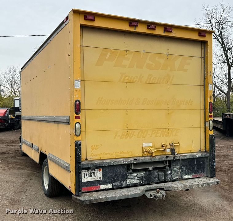 image for item DT2215 2007 GMC Savana G3500 box truck