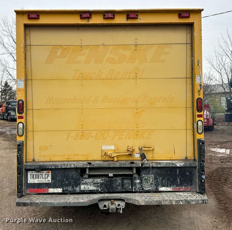 image for item DT2215 2007 GMC Savana G3500 box truck