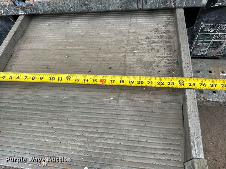 image for item DT2215 2007 GMC Savana G3500 box truck