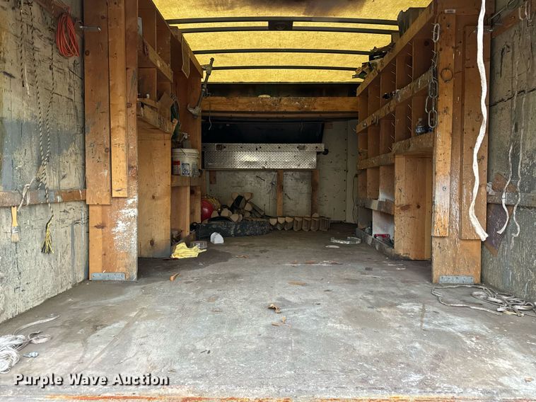 image for item DT2215 2007 GMC Savana G3500 box truck