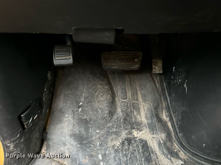 image for item DT2215 2007 GMC Savana G3500 box truck