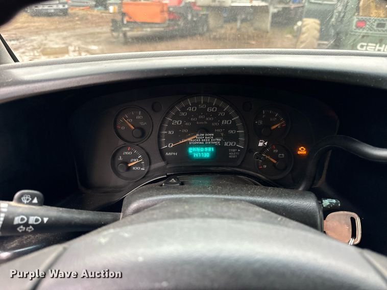 image for item DT2215 2007 GMC Savana G3500 box truck