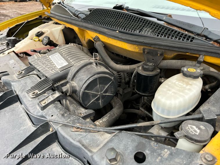 image for item DT2215 2007 GMC Savana G3500 box truck