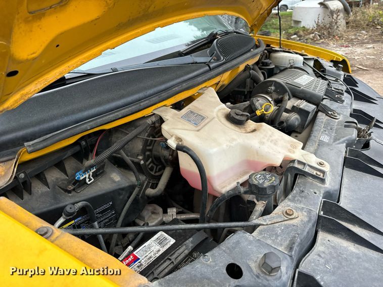 image for item DT2215 2007 GMC Savana G3500 box truck