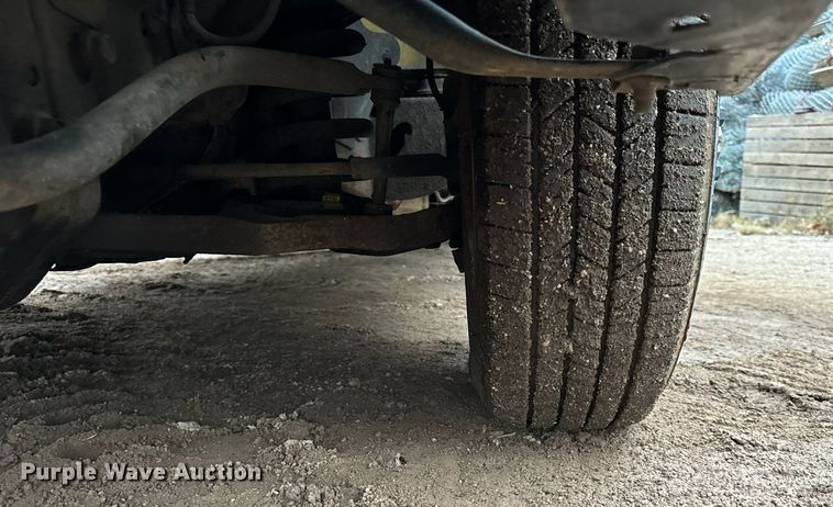 image for item DT2215 2007 GMC Savana G3500 box truck