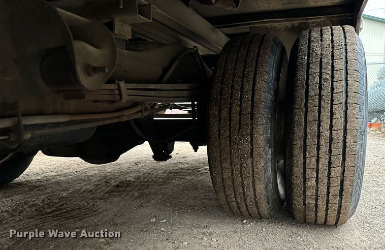 image for item DT2215 2007 GMC Savana G3500 box truck