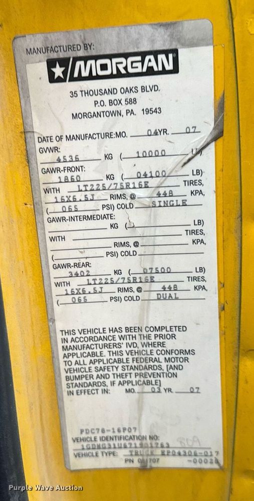 image for item DT2215 2007 GMC Savana G3500 box truck