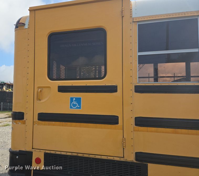 image for item DT5329 2008 IC school bus