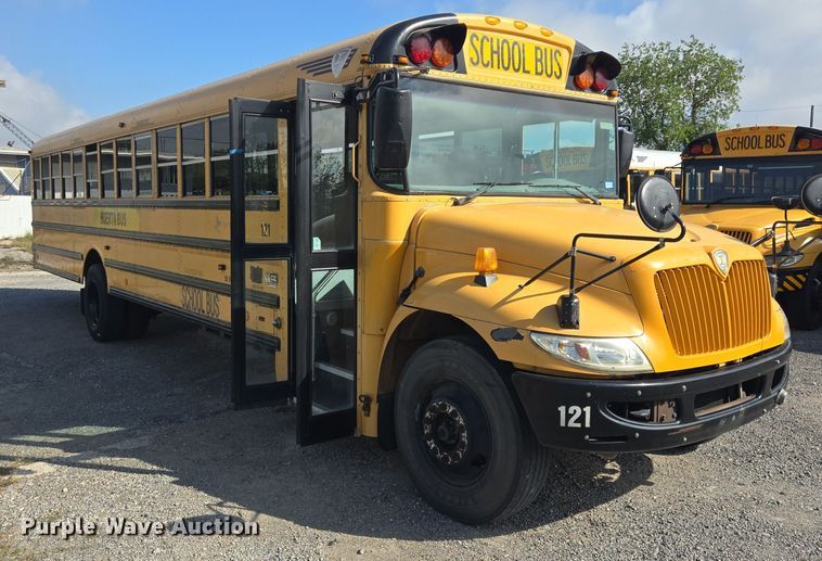 image for item DT5330 2010 IC school bus