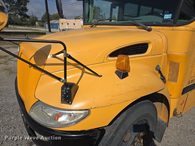 image for item DT5330 2010 IC school bus