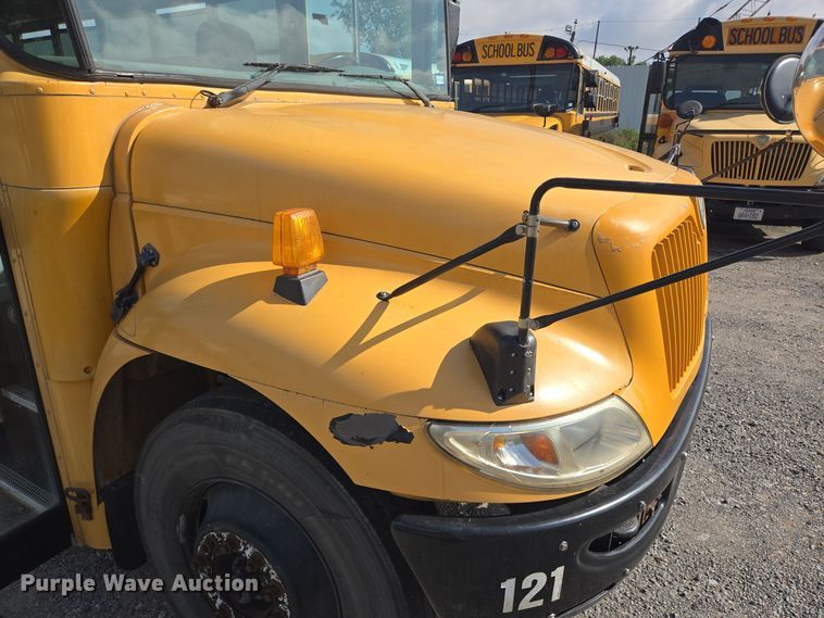 image for item DT5330 2010 IC school bus