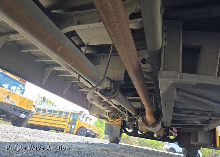 image for item DT5330 2010 IC school bus