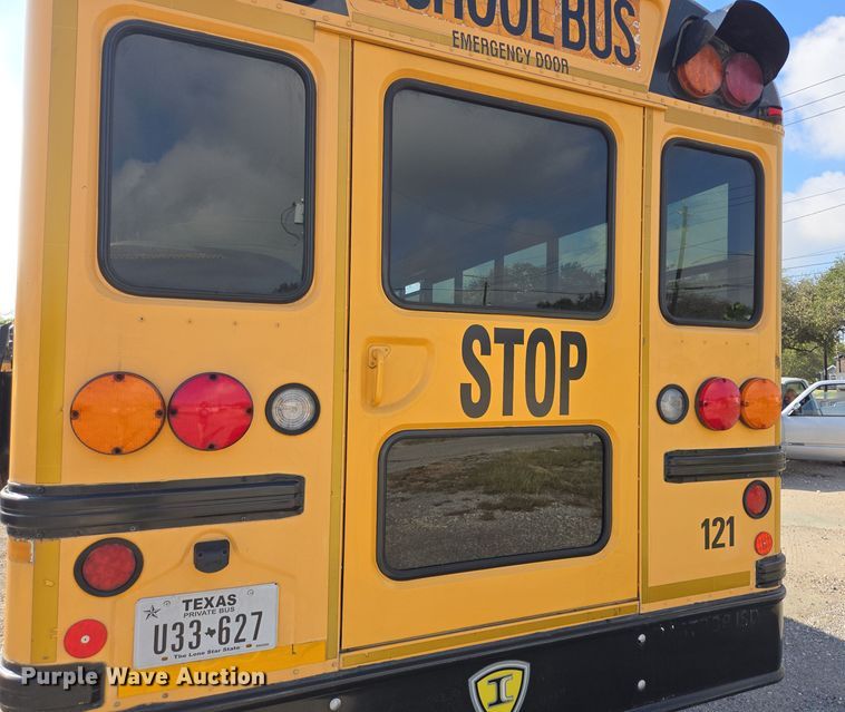 image for item DT5330 2010 IC school bus