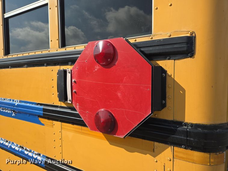 image for item DT5330 2010 IC school bus