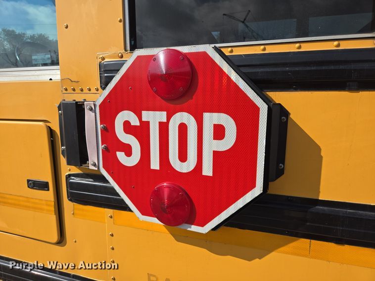 image for item DT5330 2010 IC school bus