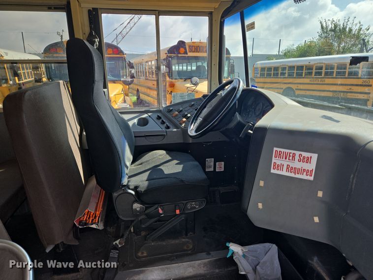 image for item DT5330 2010 IC school bus