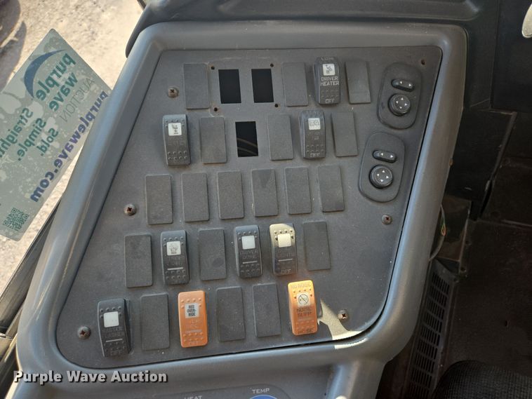 image for item DT5330 2010 IC school bus