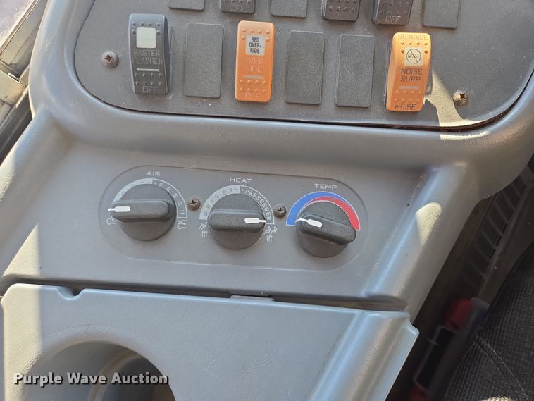 image for item DT5330 2010 IC school bus