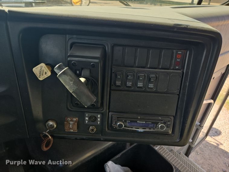 image for item DT5330 2010 IC school bus