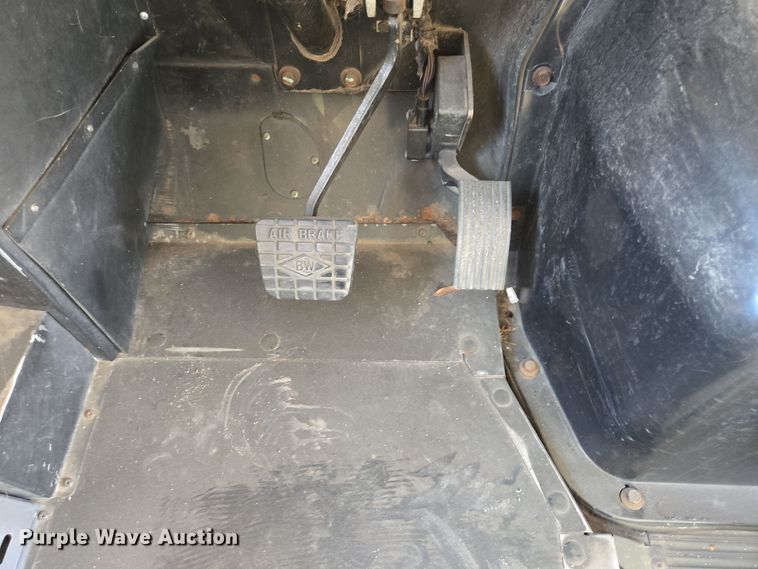 image for item DT5330 2010 IC school bus