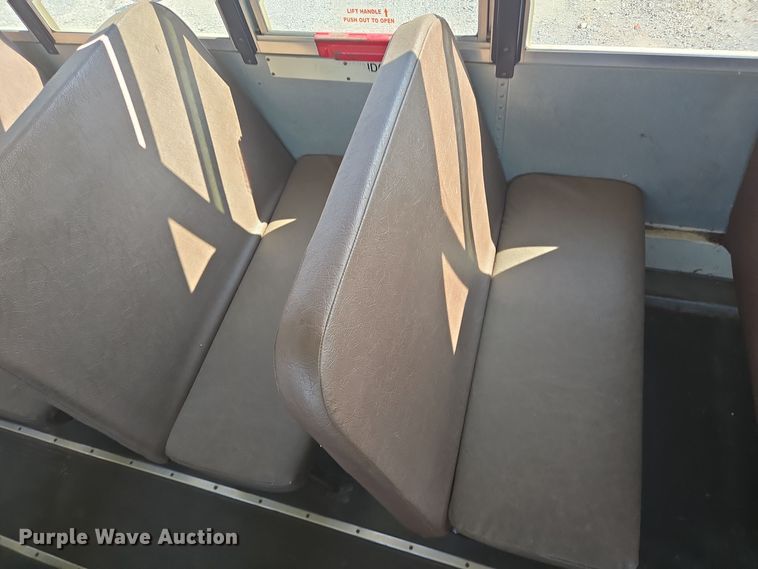 image for item DT5330 2010 IC school bus