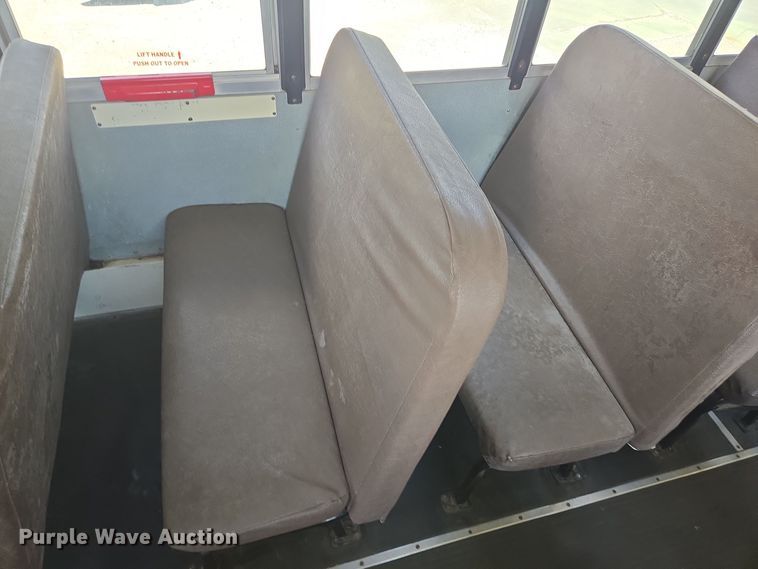 image for item DT5330 2010 IC school bus