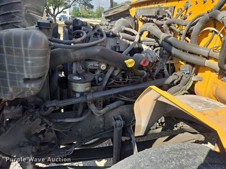 image for item DT5330 2010 IC school bus